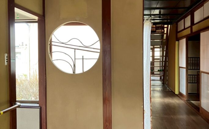 おじいちゃんの家リフォーム｜三世代と猫が心地よく暮らす、富山県産杉のLDK　