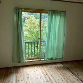 【富山のリフォーム】子ども部屋のカーペットを「富山杉の無垢床」に貼り替え!誕生日に贈る特別な模様替え事例