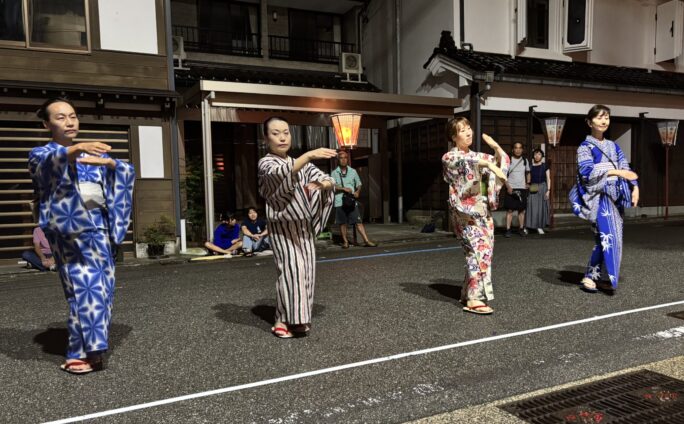 　風の盆おわら　暮らしに染み込んだ「本物」の踊りに感動